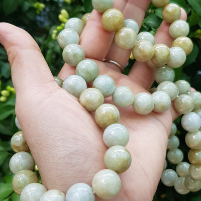  Vòng tay chuỗi nam nữ đá cẩm thạch tự nhiên trắng vàng bóng ngời Vòng size hạt 13mm Màu trắng vàng đất nhẹ bóng mượt thiệt đẹp ạ