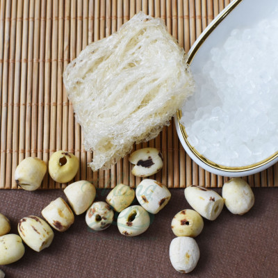 TỔ YẾN TINH CHẾ VUÔNG 2.5 GRAM KẾT HỢP VỚI HẠT SEN ĐỒNG THÁP | YẾN SÀO NÀNG YẾN | Được đóng gói tiện lợi dễ dàng chế biến | Thành phần nguyên liệu vừa đủ cho 1 suất ăn bổ dưỡng | Giúp tăng cường sức đề kháng | Chống lão hoá