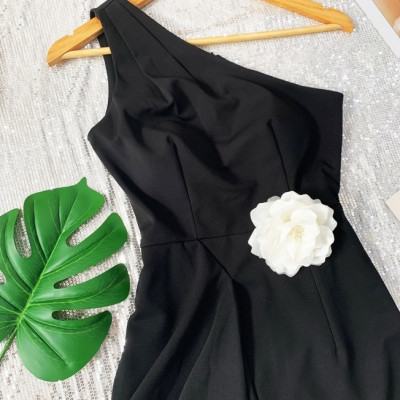 Đầm ôm vai xéo kèm hoa xinh xắn MS 2519