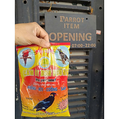 1 bịch cám ốt dinh dưỡng 500g nguyen seal làm thức ăn bổ dưỡng cho các dong chim nhồng,két,sáo, cưỡng