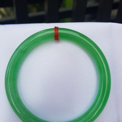 Vòng tay Nữ đá cẩm thạch Mới Lý T 52mm Vòng màu Xanh lá tươi bóng 52kg - 56kg Nữ mệnh Mộc mệnh Hỏa Thủy đeo ạ