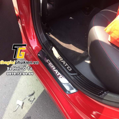 COMBO Nẹp bước chân và ốp chống trầy cốp Kia Cerato 2019-2021 vân Carbon