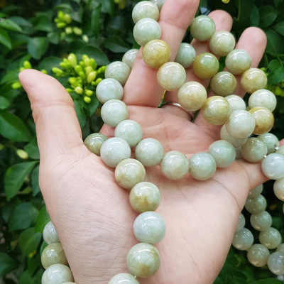  Vòng tay chuỗi nam nữ đá cẩm thạch tự nhiên trắng vàng bóng ngời Vòng size hạt 13mm Màu trắng vàng đất nhẹ bóng mượt thiệt đẹp ạ