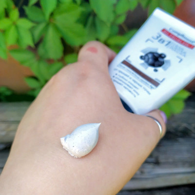 Sữa rửa mặt than hoạt tính Compliment 3in1 150ml 