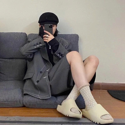 Dép Bánh Mì Nhám Nam Nữ Đúc Nguyên khối Cao 4 cm .