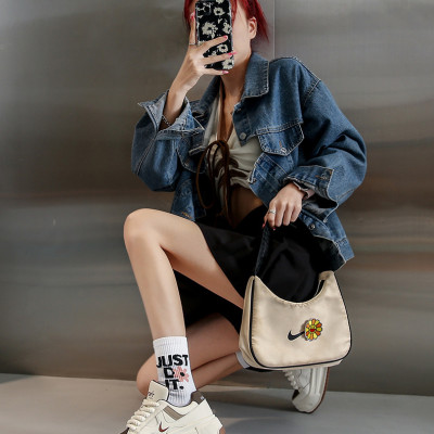 Giày thể thao nữ đế êm nhẹ, thoáng khí đế cao su đúc, chống trơn trượt hạn chế mòn – GNU2062