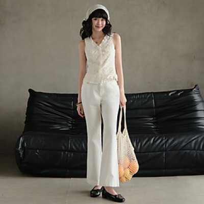 Quần jeans nữ ống loe dáng dài màu xanh basic dễ phối đồ thêu hoa túi sau Daisy Miều Est.2013