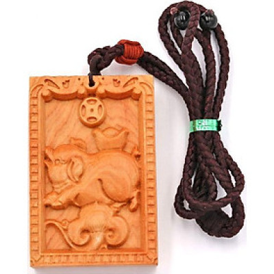 Vòng cổ mặt gỗ hoàng đàn khắc hình tuổi Hợi DTH3