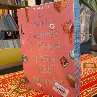 Sách - The Complete Summer I Turned Pretty Trilogy (Deluxe Boxed Set) | Romance / Young Adult in English /  Summer Reads / Ngoại văn Lãng mạn