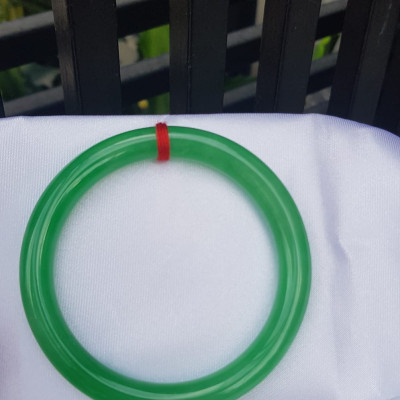 Vòng tay Nữ đá cẩm thạch Mới Lý T 52mm Vòng màu Xanh lá tươi bóng 52kg - 56kg Nữ mệnh Mộc mệnh Hỏa Thủy đeo ạ