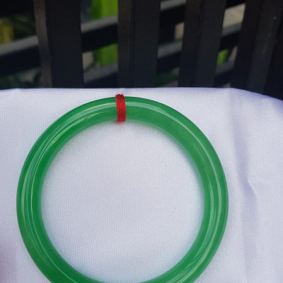 Vòng tay Nữ đá cẩm thạch Mới Lý T 52mm Vòng màu Xanh lá tươi bóng 52kg - 56kg Nữ mệnh Mộc mệnh Hỏa Thủy đeo ạ