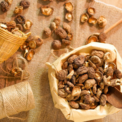 Nấm Hương Khô Lý Tưởng 50g – Thơm Ngon, Nguyên Chất, Dễ Chế Biến