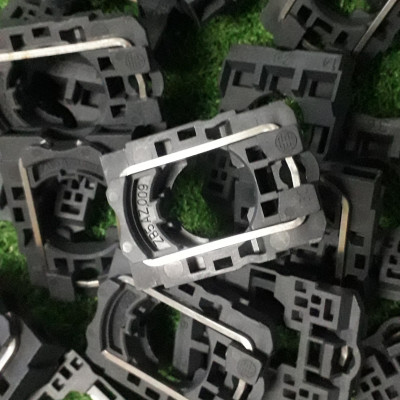 Bộ giữ ZB5AZ009 cho dòng XB5 Schneider phi 22