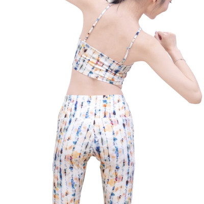 Bộ đồ thể thao LMcation - Áo ngực thể thao cổ yếm Sophie & Quần lửng thể thao trên gối túi 2 bên - Sọc đủ màu