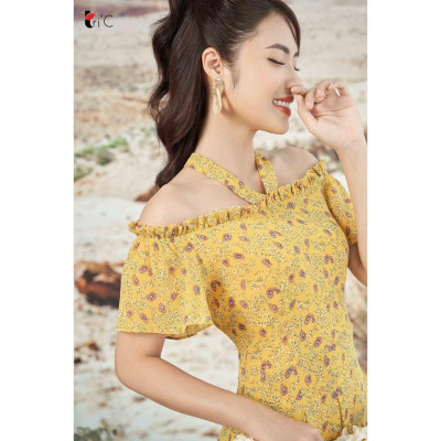 Đầm maxi hoa nhí hở vai, chân xếp ly Tri