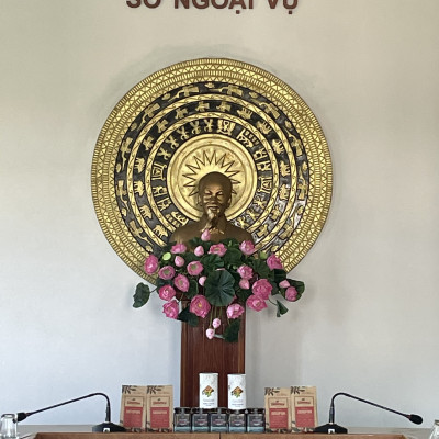 Mật Ong Hoa Cà Phê Jade Mountain Nguyên Chất Thu Hoạch Tự Nhiên Chất Lượng Cao 380ml