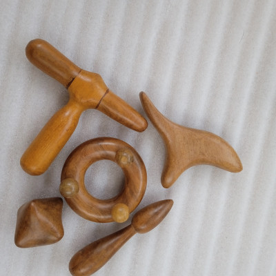 Combo 5 dụng cụ massage N H home bằng gỗ thơm.