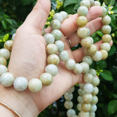  Vòng tay chuỗi nam nữ đá cẩm thạch tự nhiên trắng vàng bóng ngời Vòng size hạt 13mm Màu trắng vàng đất nhẹ bóng mượt thiệt đẹp ạ