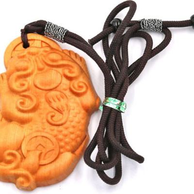 Vòng cổ mặt gỗ hoàng đàn khắc Tỳ Hưu MG122