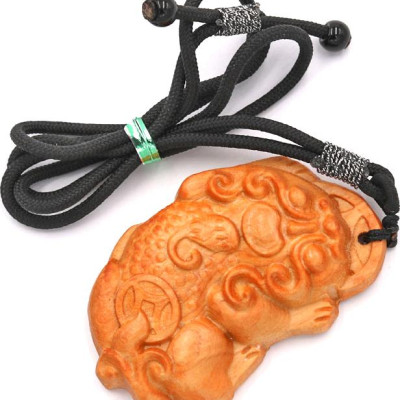 Vòng cổ mặt gỗ hoàng đàn khắc Tỳ Hưu MG122