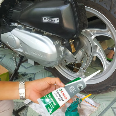 Combo 2 sản phẩm dầu nhớt động cơ cao cấp và dầu hộp số (dầu Lap) cho xe ga (Castrol Power1 Ultimate scooter 0,8L và Castrol scooter gear oil)