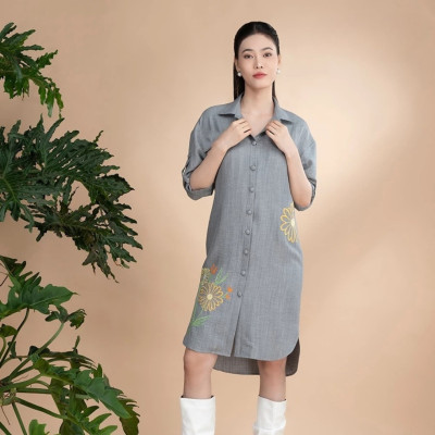 Đầm xô lụa xám thêu, cổ sơmi La Mộc LM022427